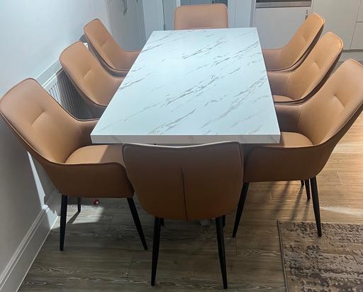 Buy & Sell Godstone Tandridge - Photos for Dining table and dining chairs