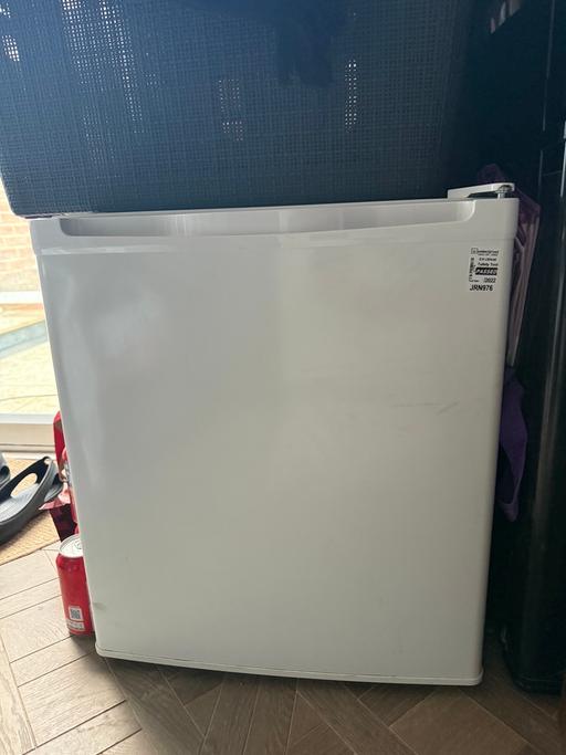 Buy & Sell Barking Barking and Dagenham - Photos for Mini fridge