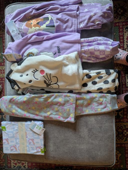 Buy & Sell Rowley Village Sandwell - Photos for 5 new 4-5 years pjs