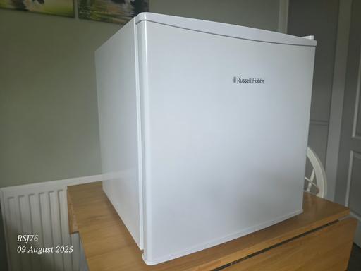 Buy & Sell Warmsworth Doncaster - Photos for Russel Hobbs undercounter fridge