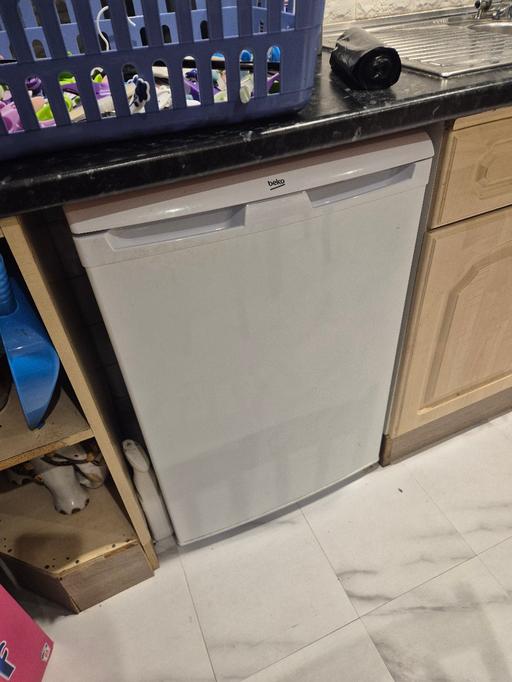 Buy & Sell Mitcham Merton - Photos for 3 shelf under counter freezer