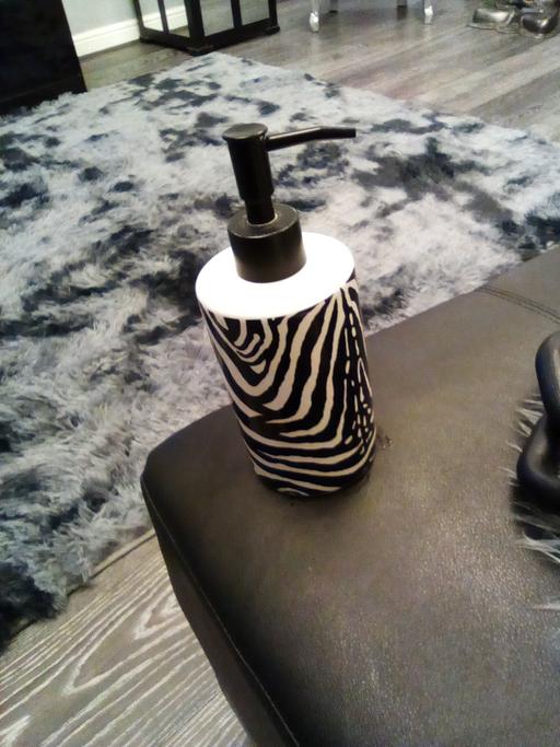 Buy & Sell Marks Gate East London - Photos for zebra soap dispenser