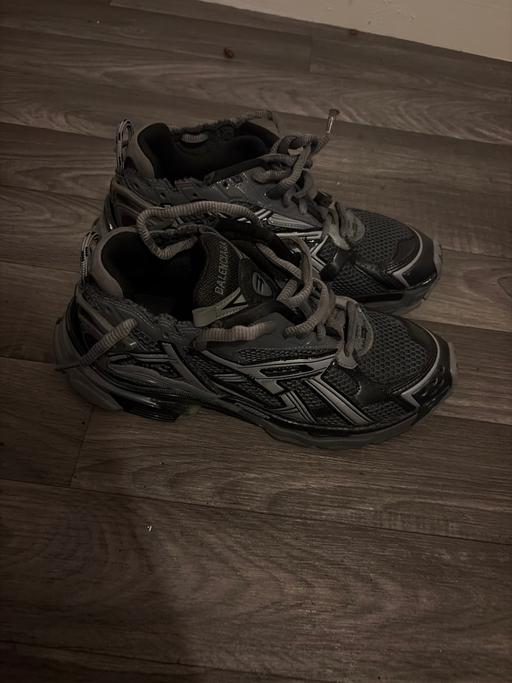 Buy & Sell Lower Clapton East London - Photos for Balenciaga runners