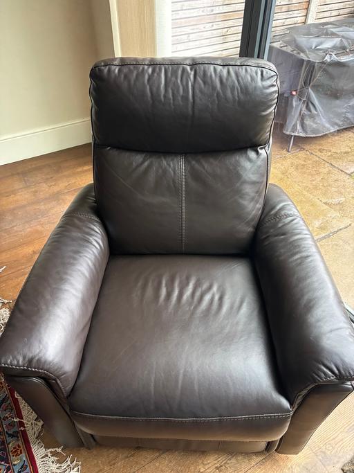 Buy & Sell Hersham Elmbridge - Photos for 3 seater brown leather sofa and chair