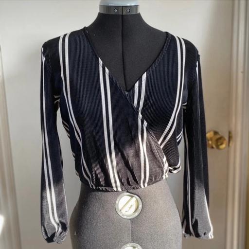 Buy & Sell Roehampton South West London - Photos for Striped cropped top