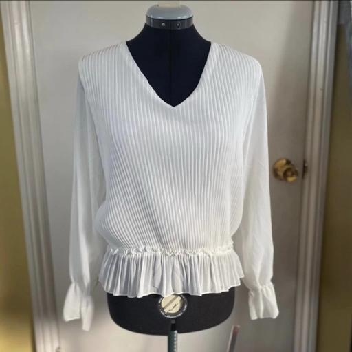 Buy & Sell Roehampton South West London - Photos for Gobbled white v-neck blouse