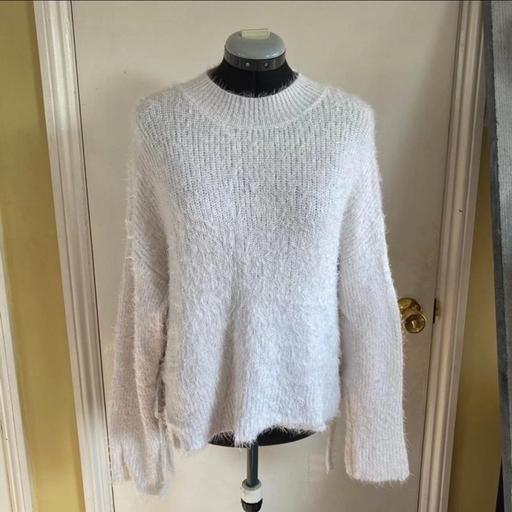 Buy & Sell Barnes South West London - Photos for White fluffy jumper