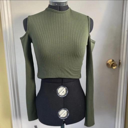 Buy & Sell Roehampton South West London - Photos for Khaki open shoulder crop top