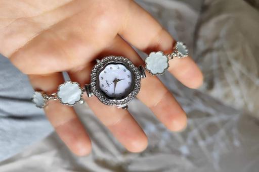 Buy & Sell Surrey Research Park Guildford - Photos for Floral jewellery bracelet