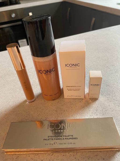 Buy & Sell Hollingwood Chesterfield - Photos for Iconic London Make-up set