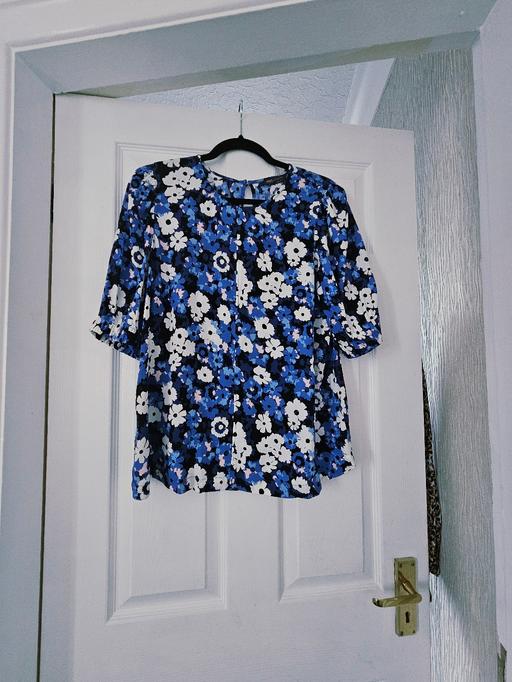 Buy & Sell Newton Doncaster - Photos for M&S top, size 12..like new.