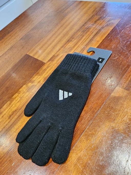 Buy & Sell Penn Fields Wolverhampton - Photos for Adidas gloves RRP £18