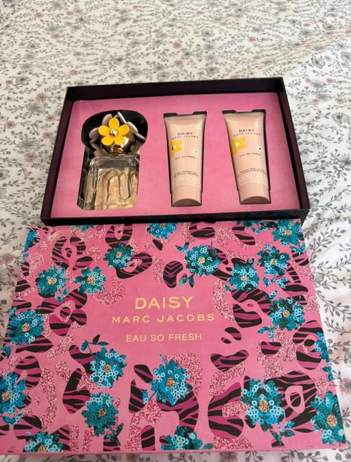 Buy & Sell Gatley Stockport - Photos for Daisy marc jacobs set