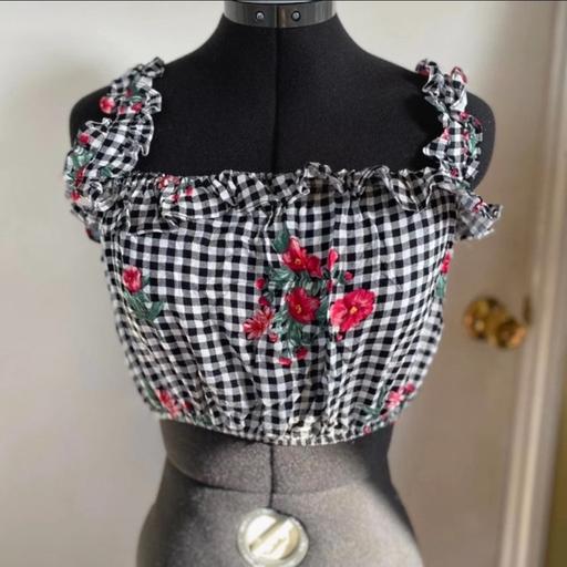 Buy & Sell Tooting Bec South West London - Photos for Checkered Crop top