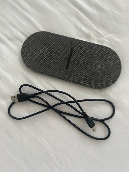 Buy & Sell Upper Walthamstow East London - Photos for Wireless Duel Mobile Phone Charger Pad