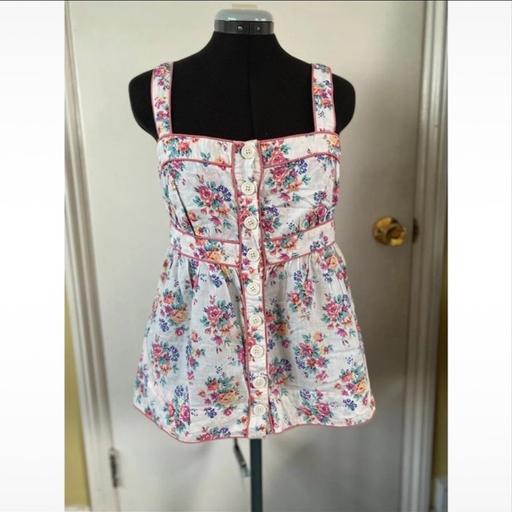 Buy & Sell Streatham South West London - Photos for White top with floral design