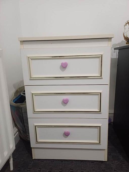 Buy & Sell Walsall Town Centre Walsall - Photos for White Three-drawer Bedside chest of drawer