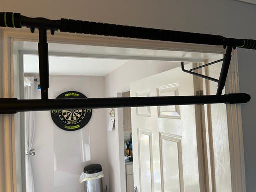 Buy & Sell Chelmsford Chelmsford - Photos for Doorway pull up bar