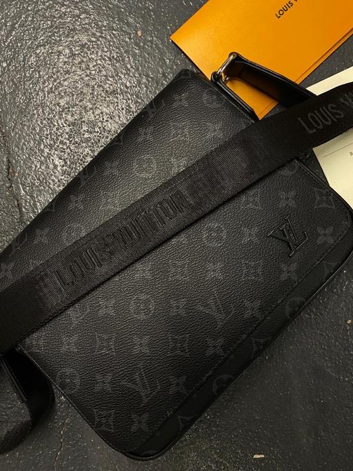 Buy & Sell Edmonton North London - Photos for Lv messenger bag