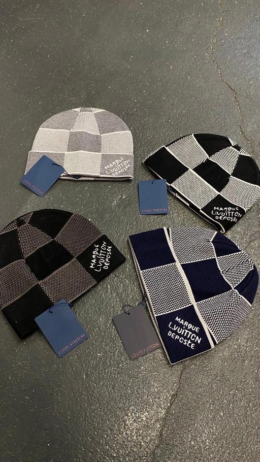 Buy & Sell Edmonton North London - Photos for Lv hat