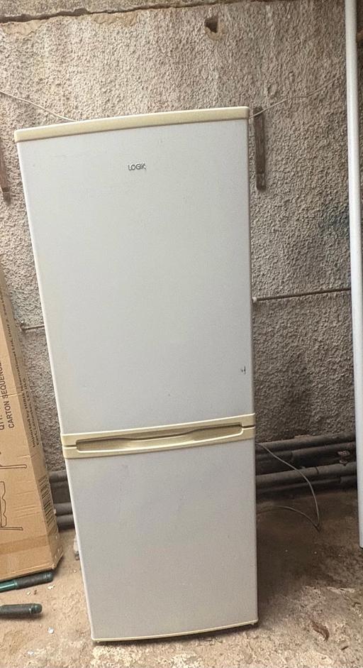 Buy & Sell West Heath South East London - Photos for Medium sized Fridge