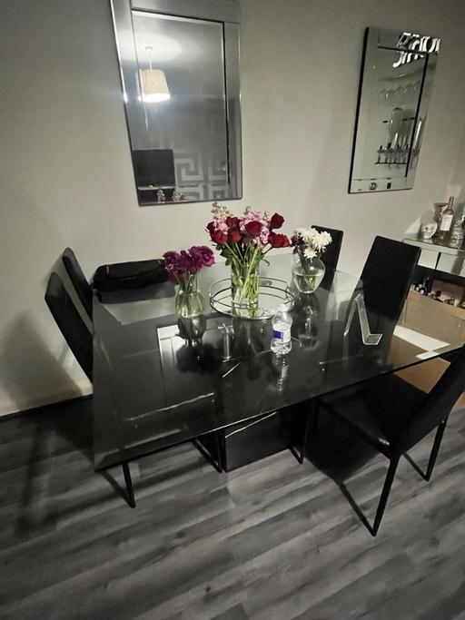 Buy & Sell Northfield Milton Keynes - Photos for Dfs table and chairs