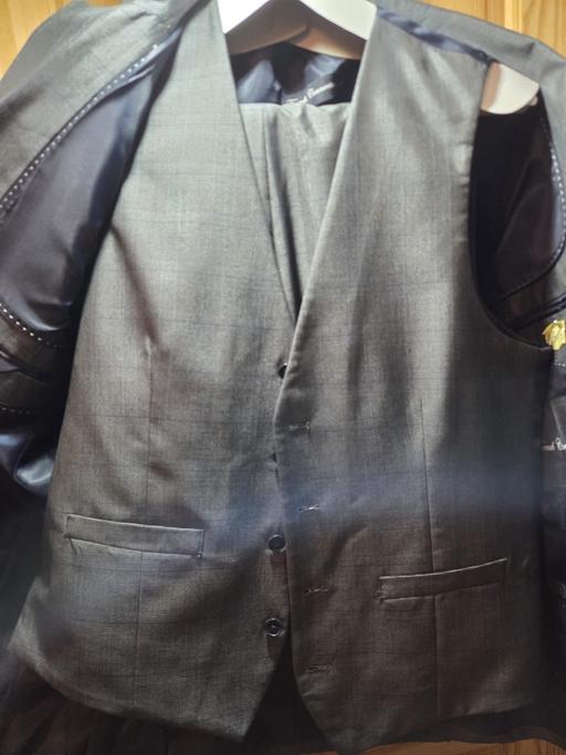 Buy & Sell Dagenham Barking and Dagenham - Photos for Grey checkered suit - 3 piece