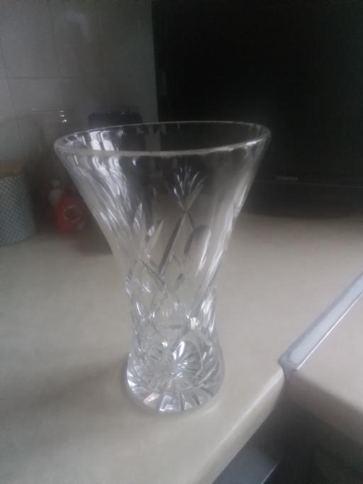 Buy & Sell Streetly Walsall - Photos for NEW CUT GLASS VASE