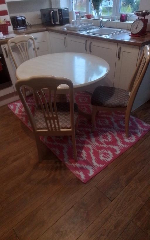 Buy & Sell Swinley Wigan - Photos for TABLE AND CHAIRS