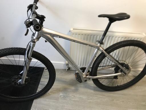 Buy & Sell Enfield Highway Enfield - Photos for Mountain bike from giant