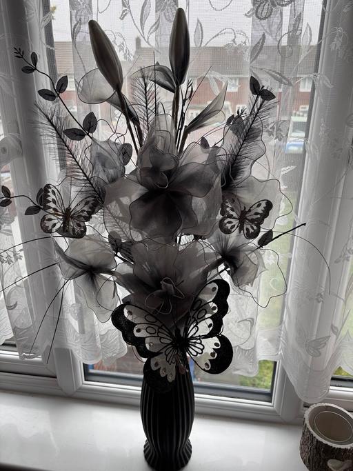 Buy & Sell Golds Hill Sandwell - Photos for Flowers in vase