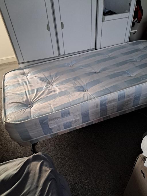 Buy & Sell Romford Havering - Photos for 2ft 6invh bed & mattress