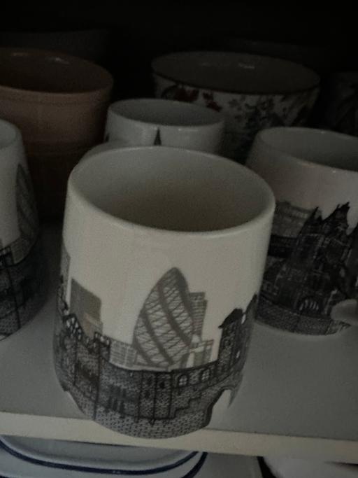 Buy & Sell Gillingham Business Park Medway - Kent - Photos for 4x large habitat London scene mugs