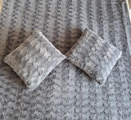 Buy & Sell Wollaston Dudley - Photos for Double Bed Throw and Two Matching Cushions