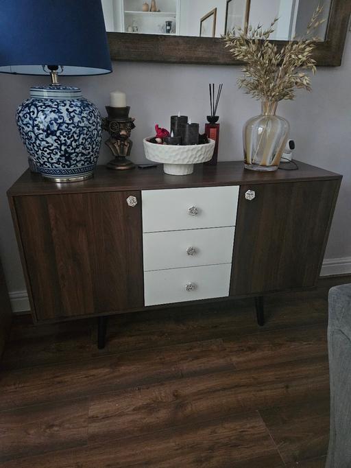 Buy & Sell Astra Business Park Trafford - Photos for Sideboard and Console 