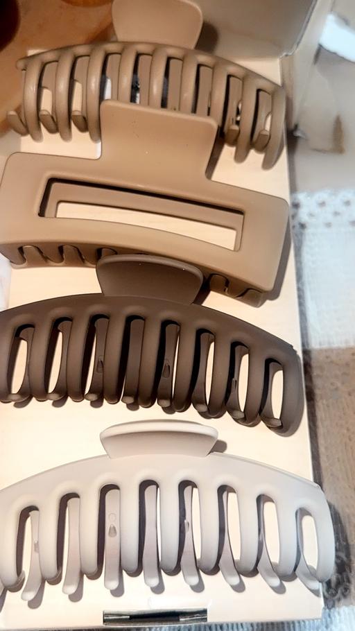 Buy & Sell Halewood Knowsley - Photos for Neutral claw clamp/clip