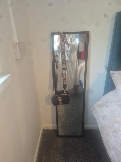 Buy & Sell West Cross Swansea - Wales - Photos for Ladies River Island bag gold and black effect