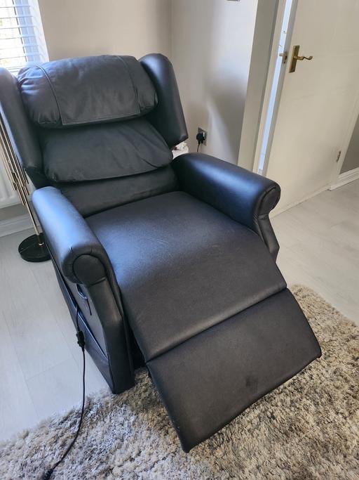 Buy & Sell Prenton Wirral - Photos for Wide seat Recliner, upstanding Chair