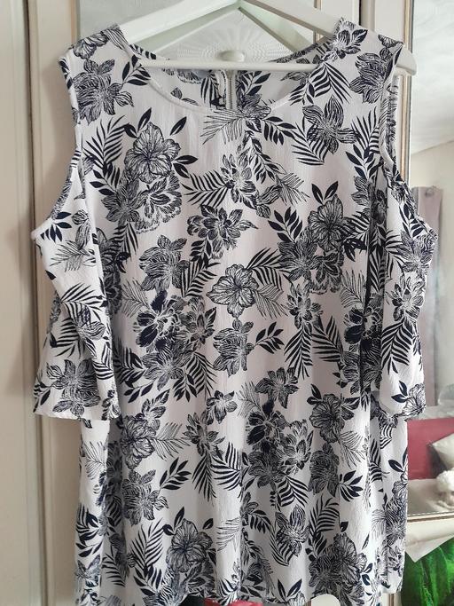 Buy & Sell Quarry Bank Dudley - Photos for size 20 open shoulder top