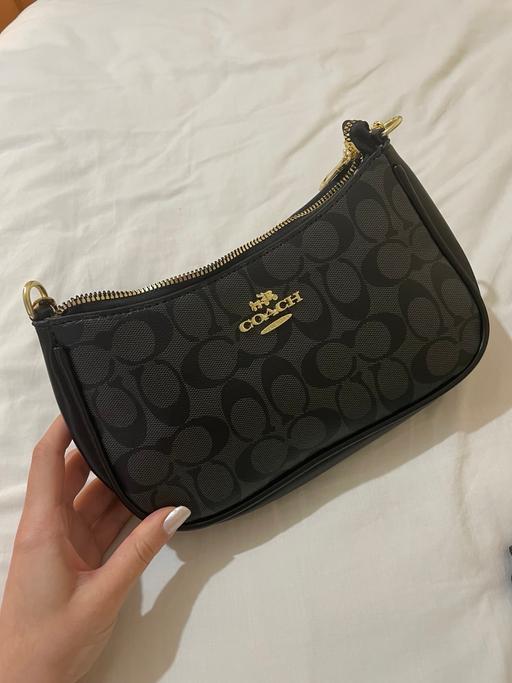 Buy & Sell Port Dundas Business Park Glasgow - Photos for A black Handbag