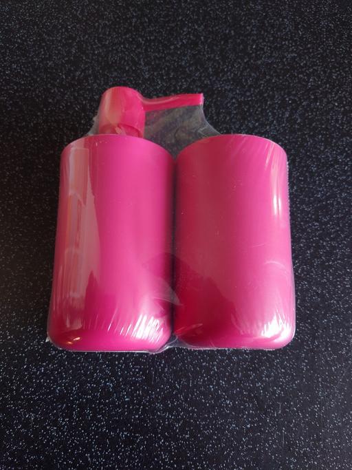 Buy & Sell Loughborough Charnwood - Photos for Pink soap dispenser and toothbrush holder