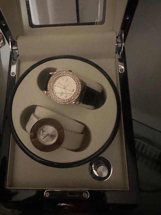 Buy & Sell Manor House North London - Photos for Watch box battery operated