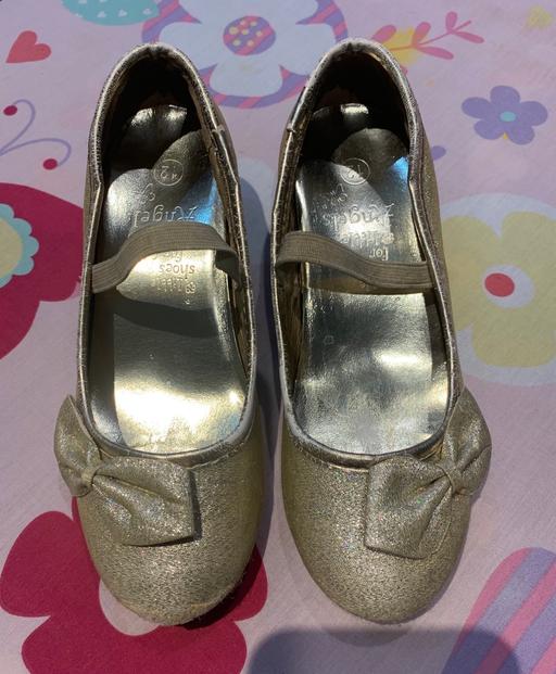 Buy & Sell Bentley Doncaster - Photos for Girls sandals shoes, size: uk kids 12