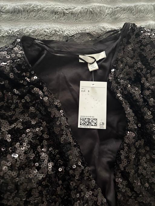Buy & Sell Hinchley Wood Elmbridge - Photos for H&M sequined wrap dress
