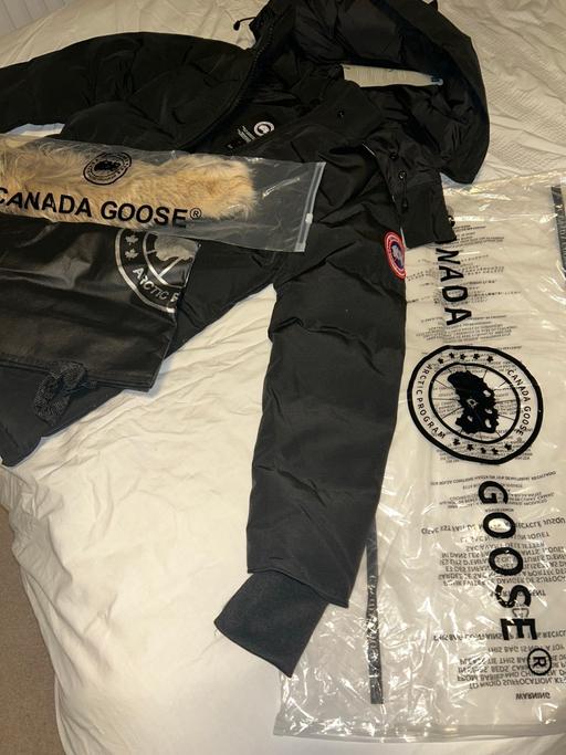 Buy & Sell Bramhope Leeds - Photos for Canada goose Wyndham parka