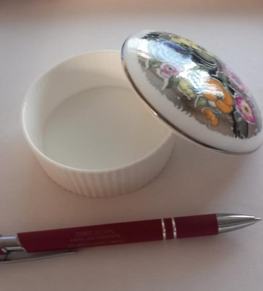 Buy & Sell Thatto Heath Saint Helens - Photos for wedgwood floral lustre trinket box