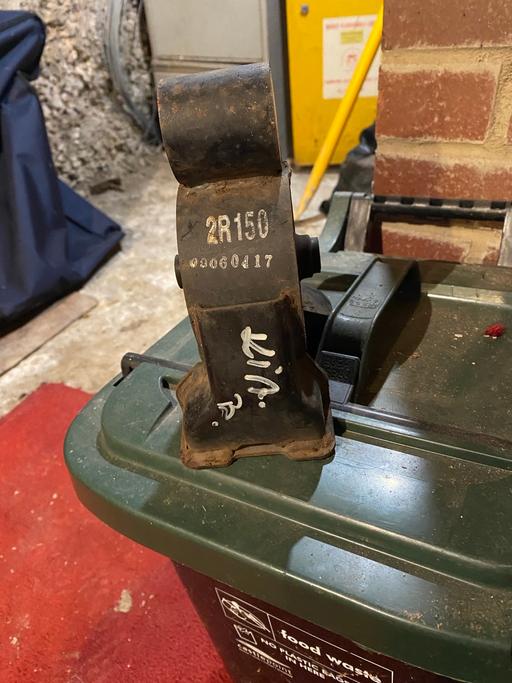 Vehicles East Ham East London - Photos for Kia ceed engine mounts