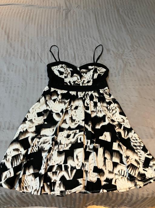 Buy & Sell West Hackney North London - Photos for Black & White Bold Print Mini Dress