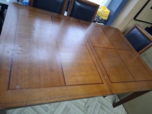 Buy & Sell London Luton Airport Luton - Photos for Dining table + 6 Chairs