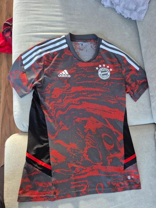 Buy & Sell Luton Town Centre Luton - Photos for 2 football Tshirts